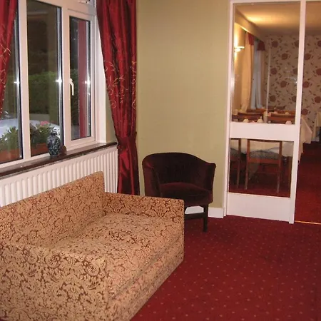 בית הארחה Woodlawn House קיל איירן