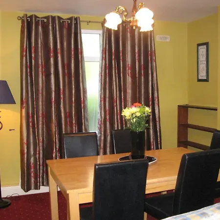 בית הארחה Woodlawn House קיל איירן