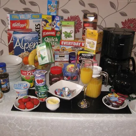 בית הארחה Woodlawn House קיל איירן