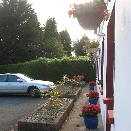 Woodlawn House 3*