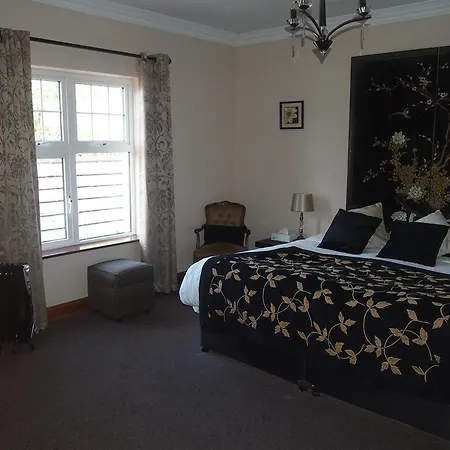 Woodlawn House 3*