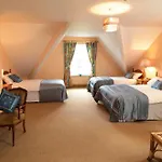 Woodlawn House 3*