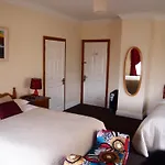 Woodlawn House 3*
