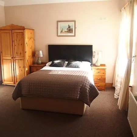 Woodlawn House 3*